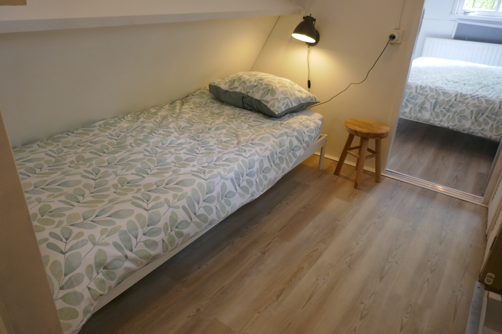 Het vijfde bed op de overloop