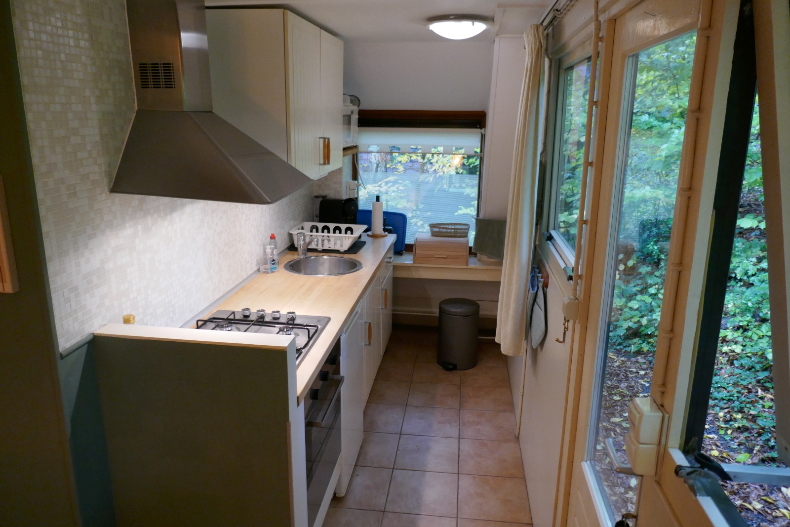 Moderne keuken met alles wat je nodig hebt